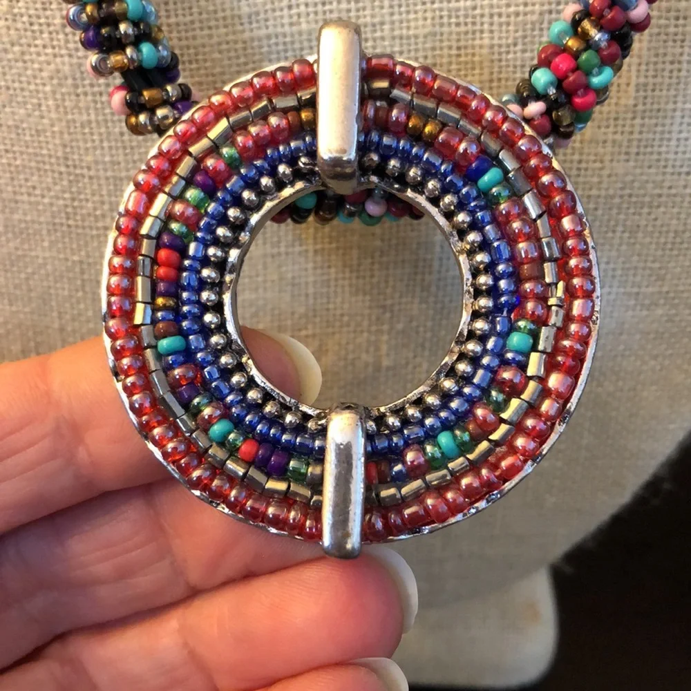 Beaded necklace and earrings set - Picture 2 of 7